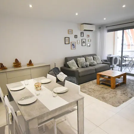 Apartment Forum - Spacieux - Confortable - Terrasse -clim-wifi *
